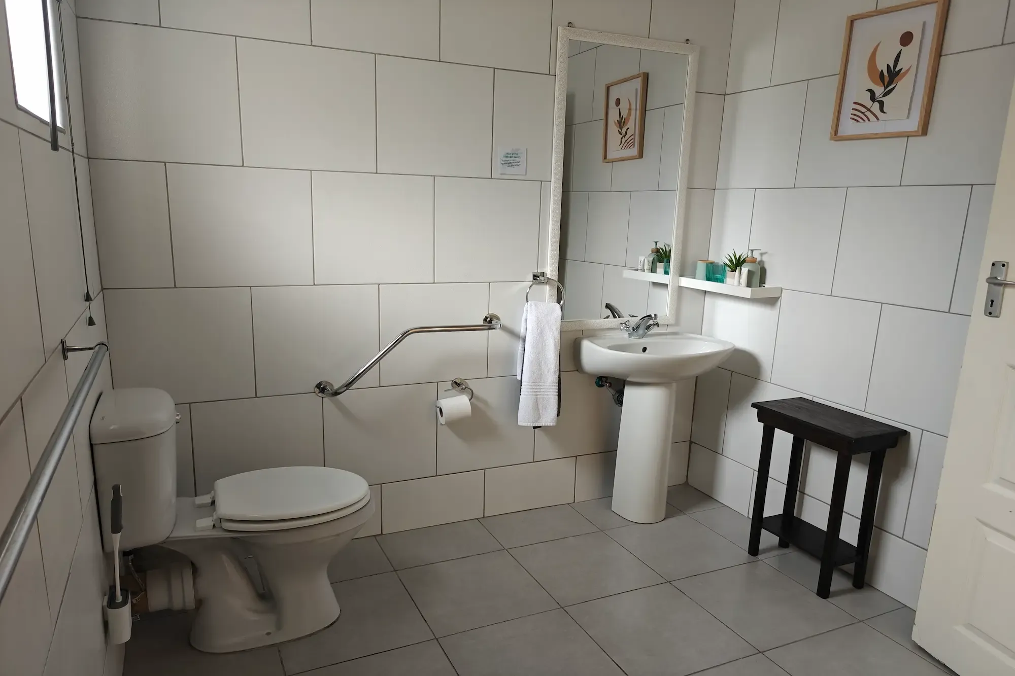 Wide view of the one bedroom bathroom